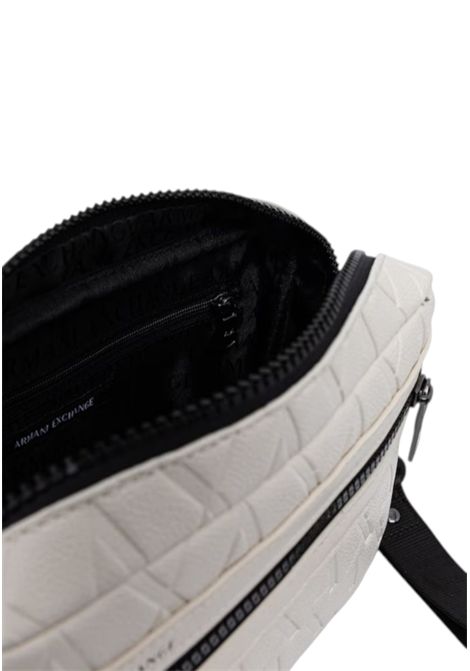 Pochette con logo goffrato all over ARMANI EXCHANGE | Beauty Case | XM001272 AF12133U1074